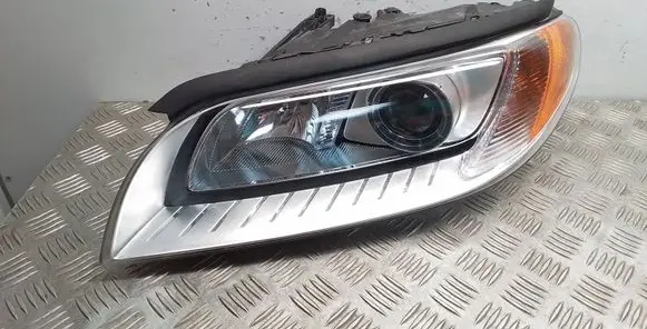Volvo S80 Headlight/headlamp dust cover 31214347