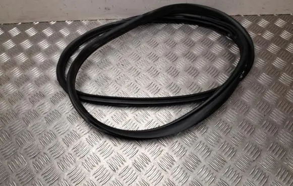 Mazda CX-30 Rubber seal rear door 804