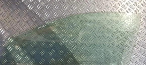 Honda Accord Front door window glass four-door