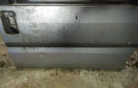 Rear door trim (molding)