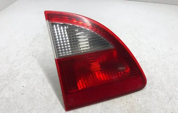 Tailgate rear/tail lights