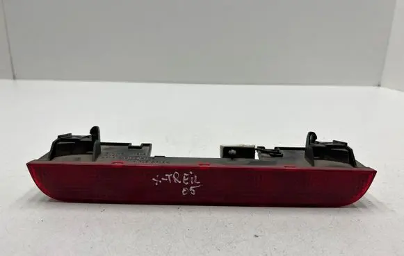 Nissan X-Trail T30 Third/center stoplight P1842