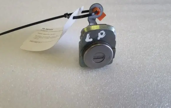 Nissan Qashqai J12 Coupe door lock (next to the handle) 