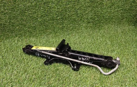 Ford Focus Lift Jack 6M5117080AB