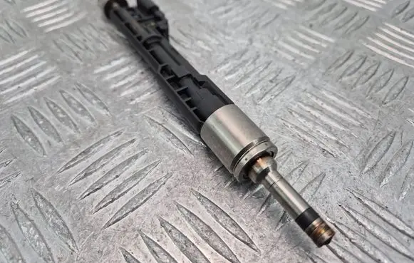 BMW 5 F10 F11 Fuel injector 7639994 10213541