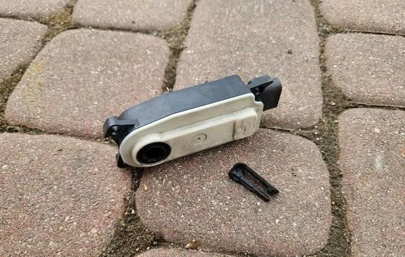 Opel Mokka B Air flap motor/actuator 5877R1001