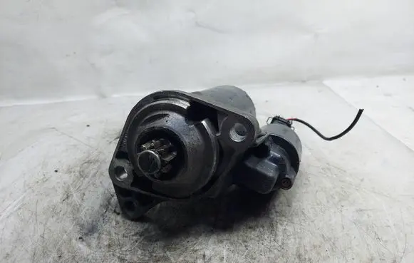 Volkswagen Golf IV Starter motor 020911023F
