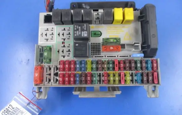 Opel Zafira A Fuse box set 90589965