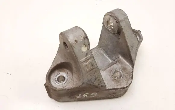 Nissan Qashqai Engine mounting bracket 038172