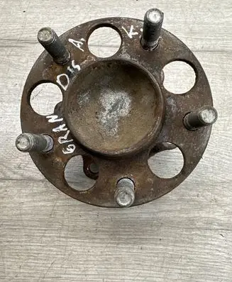 Mitsubishi Grandis Rear wheel hub