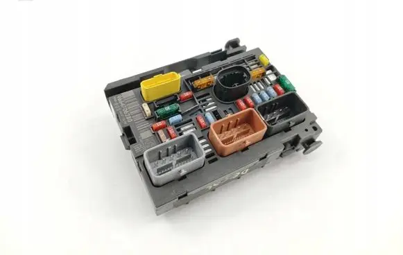 Peugeot 308 Fuse module 9664706280