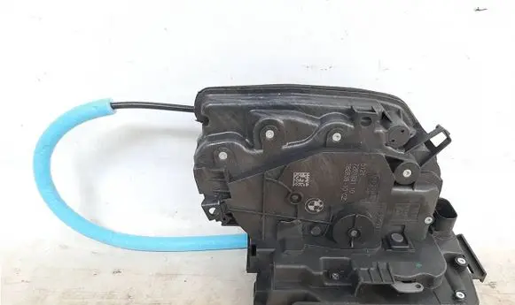 BMW 2 F46 Front door lock 7281931 51217281931