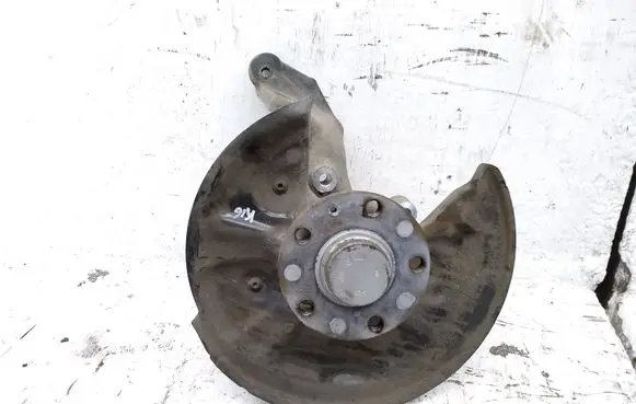 Rear wheel hub spindle/knuckle