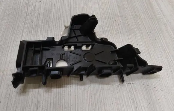 Audi A3 8Y Front bumper mounting bracket 8Y0807184