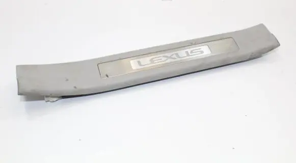 Lexus RX 330 - 350 - 400H Rear sill trim cover 6793048050