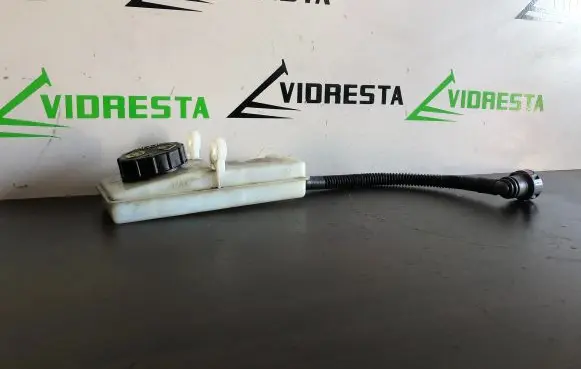 Brake fluid reservoir