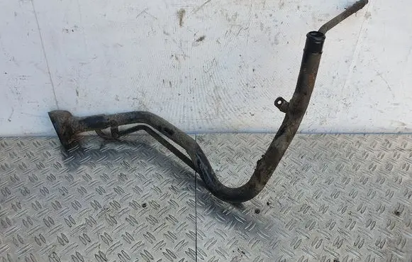 Nissan Qashqai+2 Fuel tank filler neck pipe 