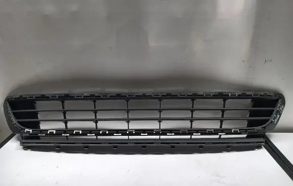 Volkswagen Golf VII Front bumper lower grill 5G0853677