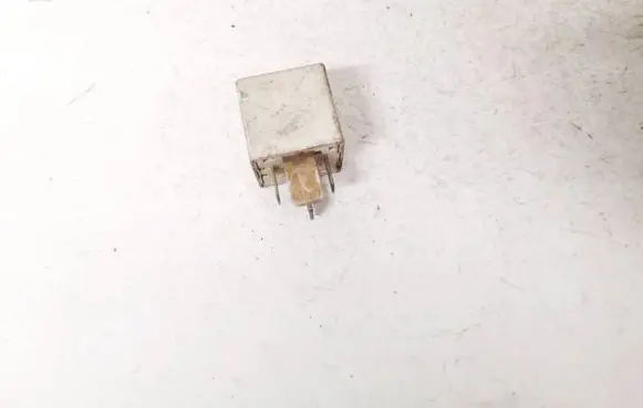 Volkswagen PASSAT B5.5 Other relay 8D0951253