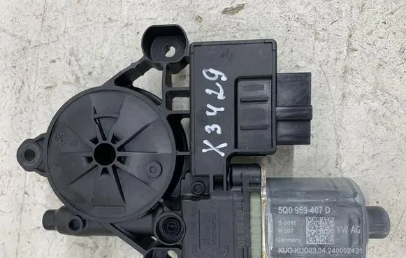 Volkswagen Polo VI Front door window regulator motor 5Q0959407D
