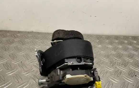 Volvo S60 Middle seatbelt (rear) 39813787 34074028