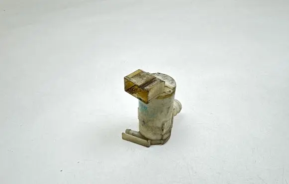 Nissan X-Trail T30 Windscreen/windshield washer pump 2224624A