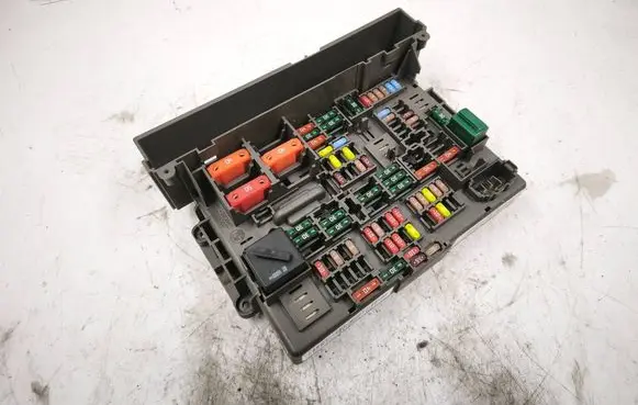 BMW 3 E92 E93 Fuse module 911944403 79613281 B010110600