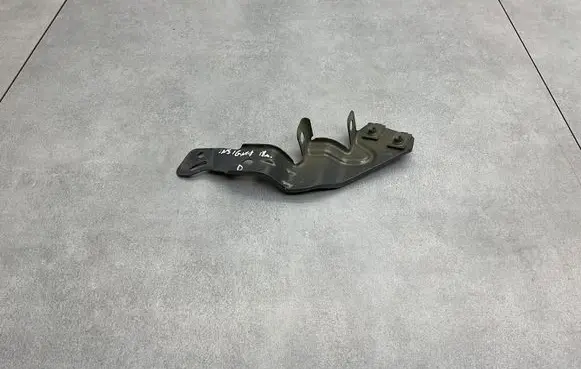 Opel Insignia B Fender mounting bracket 39063368