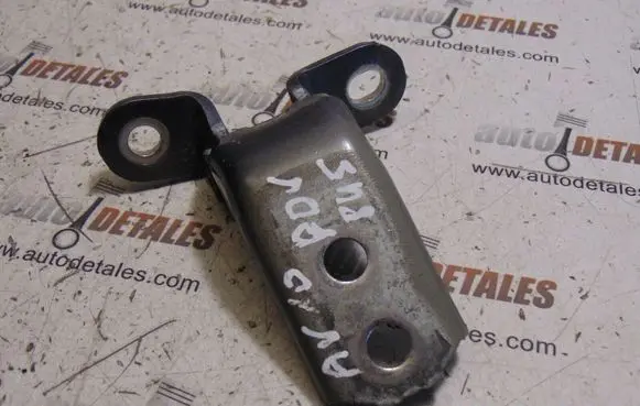 Toyota Avensis T270 Front door upper hinge