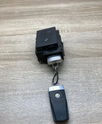 Volkswagen PASSAT B7 Ignition key/card 3C0905843AA