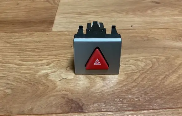 Volkswagen PASSAT B6 Hazard light switch 3C0953509A