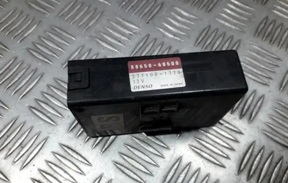 Toyota Land Cruiser (J100) Air suspension control unit module (rear) 8865060500 88650-60500