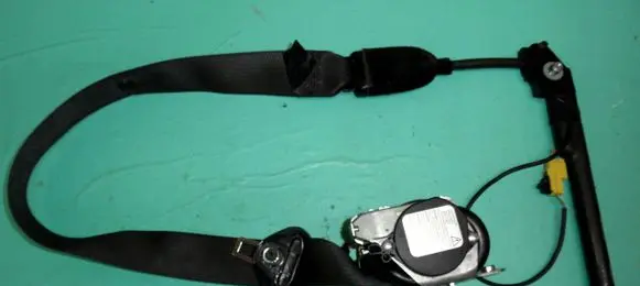 Opel Astra J Front seatbelt 13392995