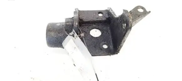 Toyota Avensis T250 Engine mounting bracket 