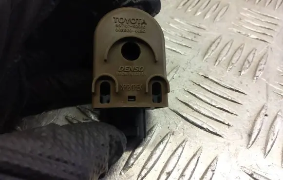 Toyota C-HR I Horn buzzer relay 89747-52010