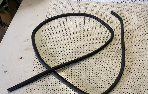 Microcar M.GO Front door rubber seal 
