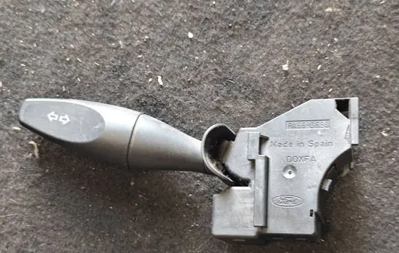 Ford Focus Indicator stalk 98AG13335AE 98AG13335