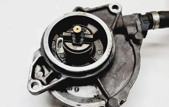 Audi A6 S6 C6 4F Vacuum pump 057145100AC