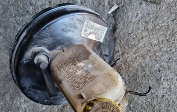 Chrysler Voyager Brake booster 9803301070