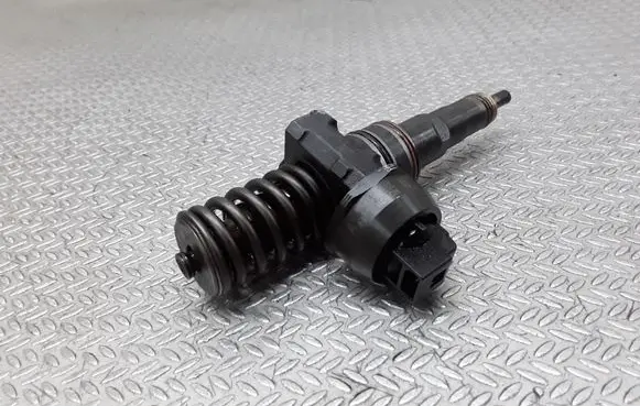 Volkswagen Golf IV Fuel injector 038130073AQ
