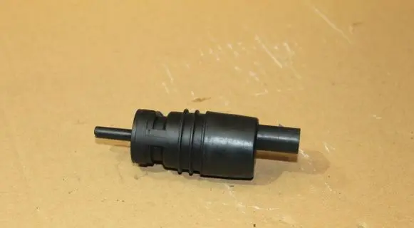 BMW X5 E53 Windscreen/windshield washer pump 8362154
