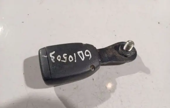 Peugeot 4007 Rear seatbelt buckle