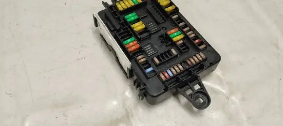 BMW 4 F36 Gran coupe Fuse module 9389070