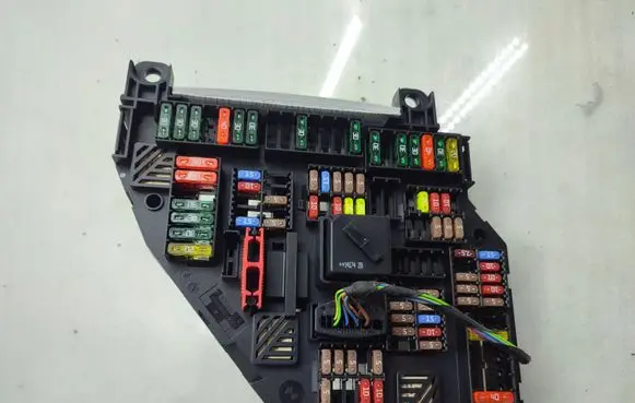 BMW 5 F10 F11 Fuse module 9264923