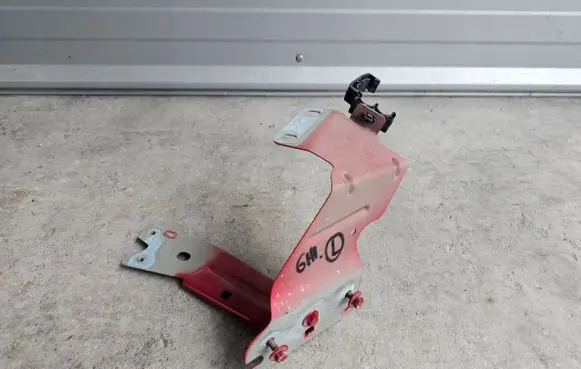 Maserati Ghibli Fender mounting bracket