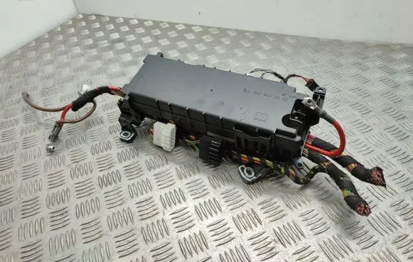 Mercedes-Benz A W176 Fuse module A2465400040