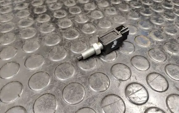 Peugeot 4007 Clutch pedal sensor 