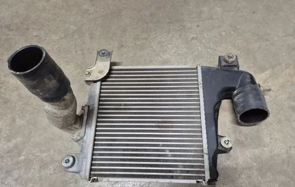 Toyota Hilux (AN10, AN20, AN30) Intercooler air channel guide 1270001070