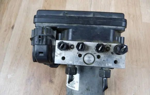 Hyundai Santa Fe ABS Pump 589202WE10 BH6018S201