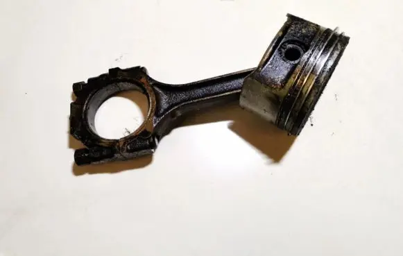 KIA Sedona Piston with connecting rod